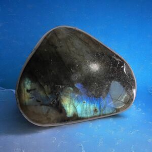 Labradorite‎ Crystal Palmstone (7)